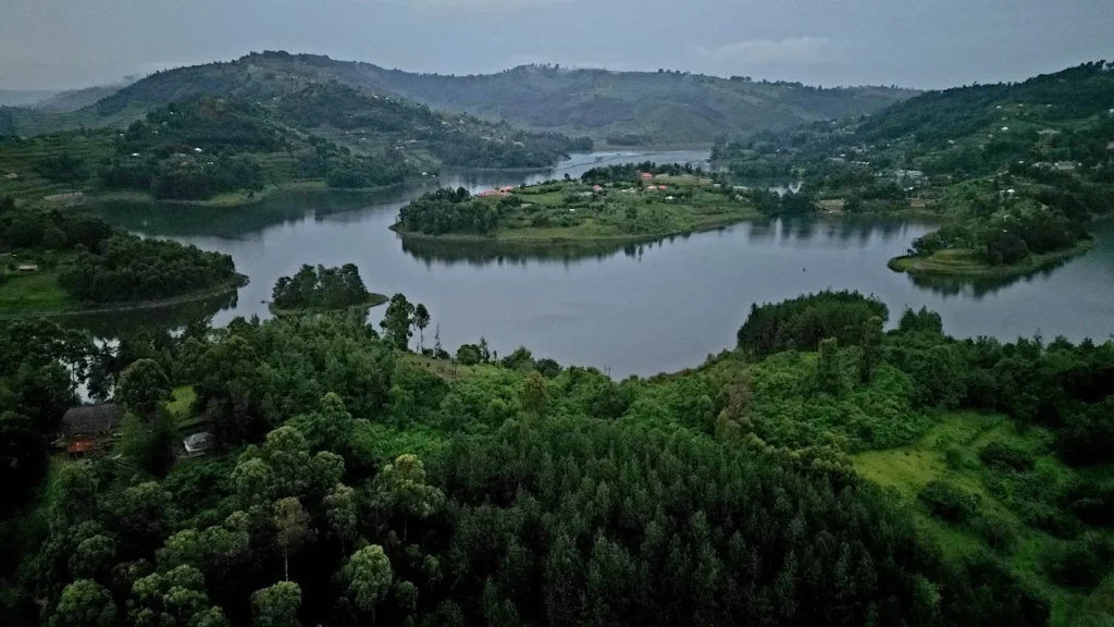 Lake Bunyonyi Travel Guide: Discover Uganda’s Most Peaceful Safari Escape After Gorilla Trekking