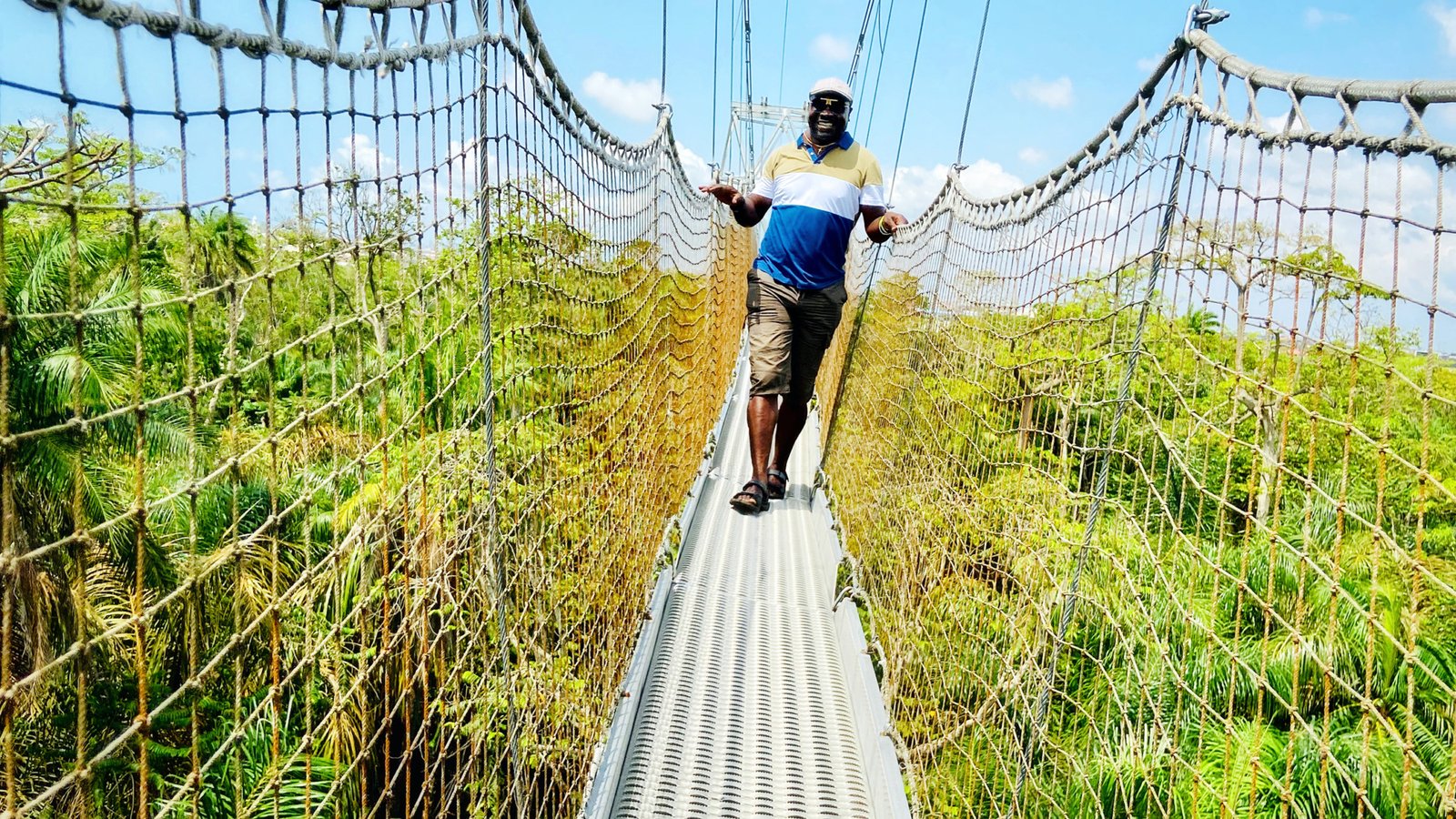 One of the most iconic experiences available from Luxury Lodges in Nyungwe is the famous Nyungwe Canopy Walk. This remarkable attraction provides a completely different perspective of the rainforest ecosystem and is frequently included in luxury safari itineraries.
