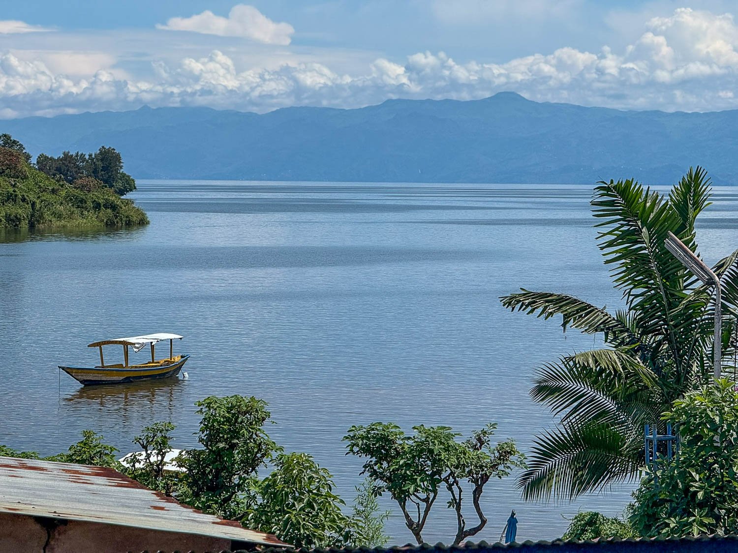 One of the absolute Best Things to Do at Lake Kivu is enjoying a scenic boat cruise across the calm and glass-like waters of Lake Kivu. These boat journeys are not just transport activities—they are immersive experiences that reveal the true beauty of Rwanda’s lakeside landscape.