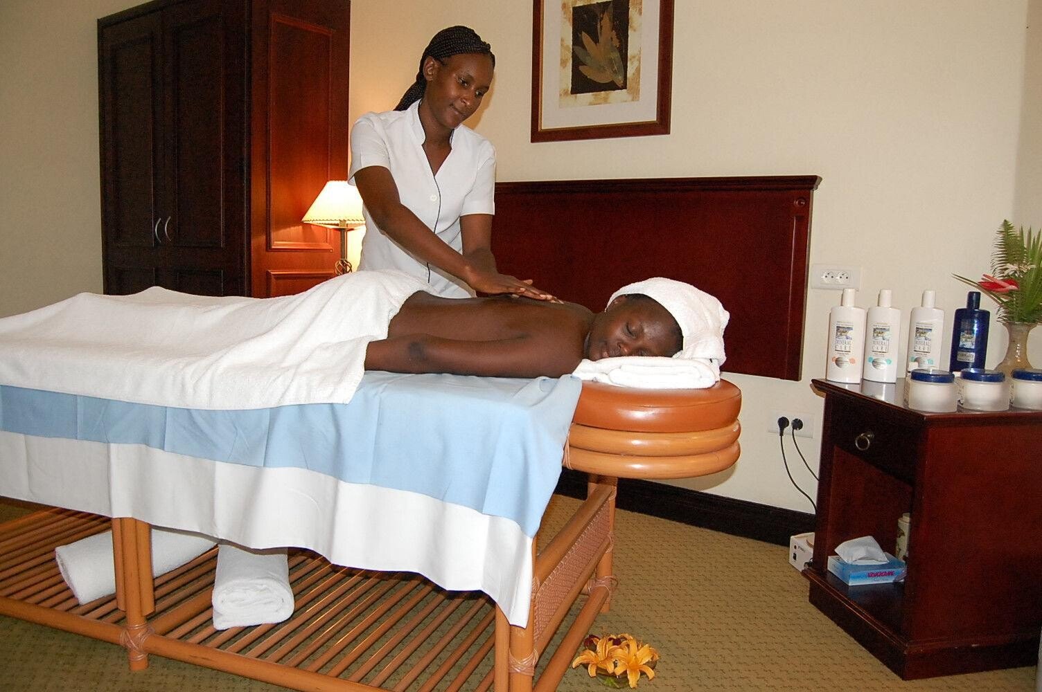 The peaceful lakeside environment makes Cleo Lake Kivu Hotel an ideal destination for travelers seeking relaxation and wellness.
