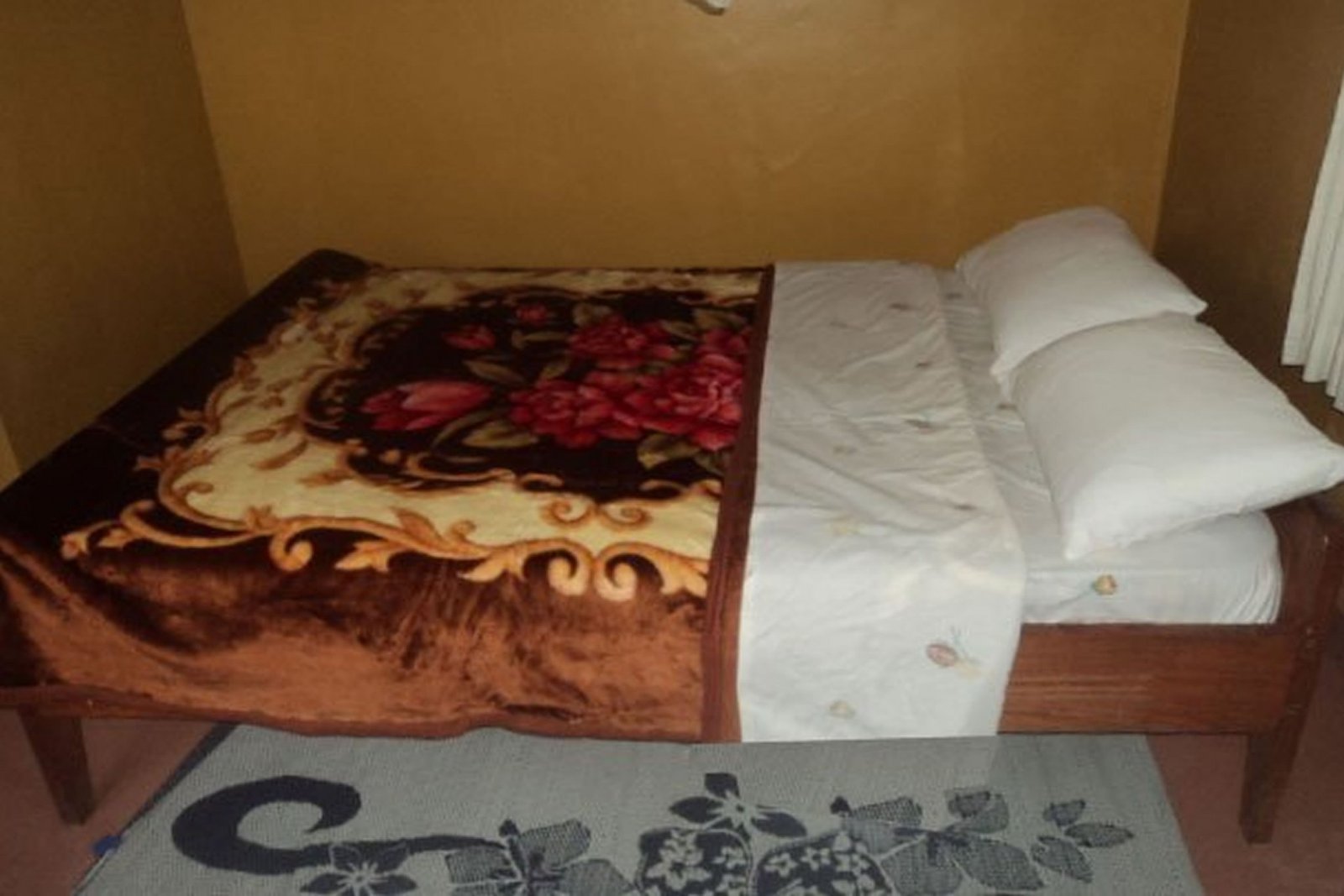 Accommodation at Gisakura Guest House is designed to provide guests with clean, comfortable, and affordable lodging while exploring Nyungwe National Park. The guest house offers a range of Standard Rooms, Twin Rooms, Double Rooms, Family Rooms, and budget-friendly accommodation suitable for solo travelers, couples, families, students, researchers, birdwatchers, and safari groups.