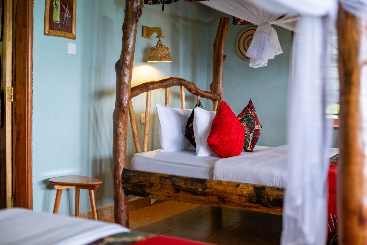 Accommodation at Chimpanzee Lodge has been carefully designed to provide guests with comfort, relaxation, and privacy while maintaining a close connection to the surrounding rainforest. Whether visiting for chimpanzee trekking, birdwatching, photography, research, or a peaceful nature retreat, every guest enjoys spacious accommodation that combines modern convenience with authentic African hospitality.