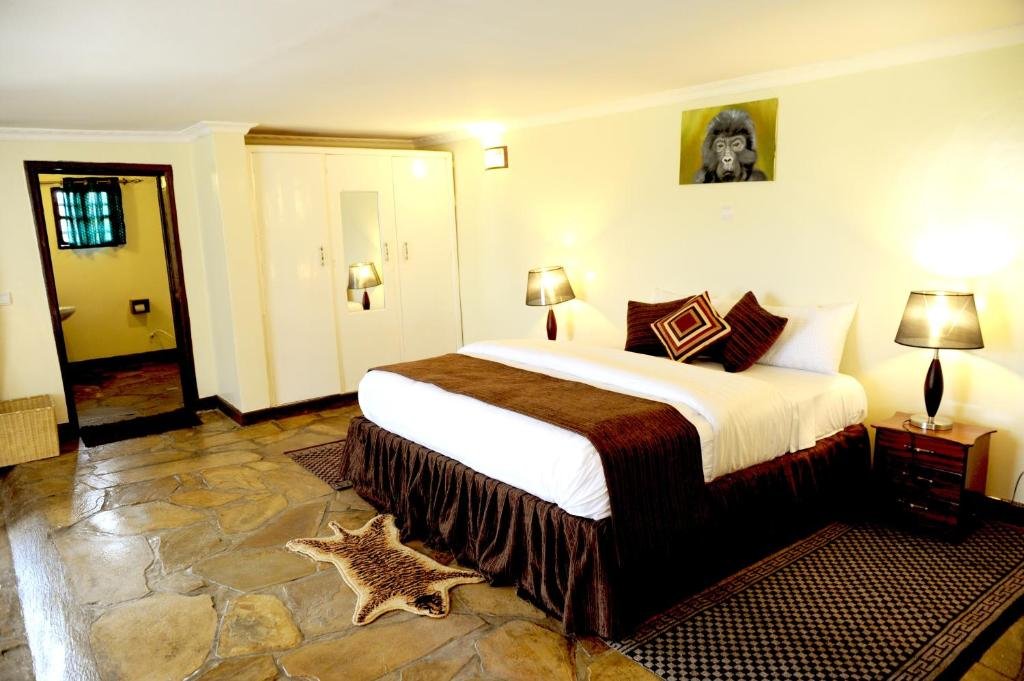 Accommodation at Da Vinci Gorilla Lodge has been thoughtfully designed to provide exceptional comfort, privacy, and relaxation for every guest. The lodge offers a collection of beautifully appointed luxury cottages and spacious suites that cater to honeymoon couples, families, solo travelers, photographers, conservation enthusiasts, and small safari groups seeking premium accommodation near Volcanoes National Park.