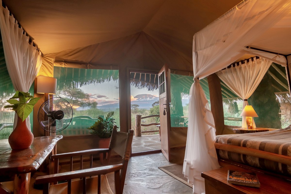 The design of Gisakura Guest House reflects simplicity, comfort, and functionality while blending naturally into the beautiful rainforest landscape of southwestern Rwanda. Rather than focusing on luxury, the property emphasizes practicality, cleanliness, and a welcoming atmosphere that allows guests to fully appreciate the surrounding natural environment.