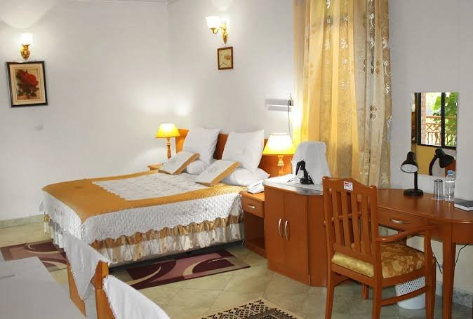 Accommodation at La Palme Hotel has been carefully designed to provide guests with comfort, convenience, and relaxation whether visiting Kigali for business, leisure, conferences, or safari travel. The hotel offers a variety of well-appointed Standard Rooms, Deluxe Rooms, Executive Rooms, and spacious Suites suitable for solo travelers, couples, families, corporate guests, and safari groups.