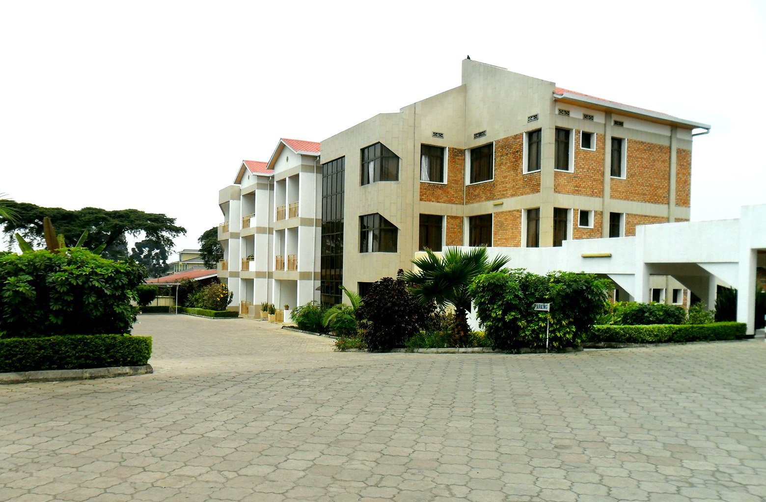 La Palme Hotel enjoys a convenient location in Kigali, providing guests with excellent access to the city's commercial, cultural, diplomatic, and tourism attractions while maintaining a peaceful environment away from heavy traffic. Its strategic position makes it an ideal accommodation choice for visitors arriving by air, business travelers attending meetings, conference delegates, and safari guests preparing to explore Rwanda's extraordinary national parks.