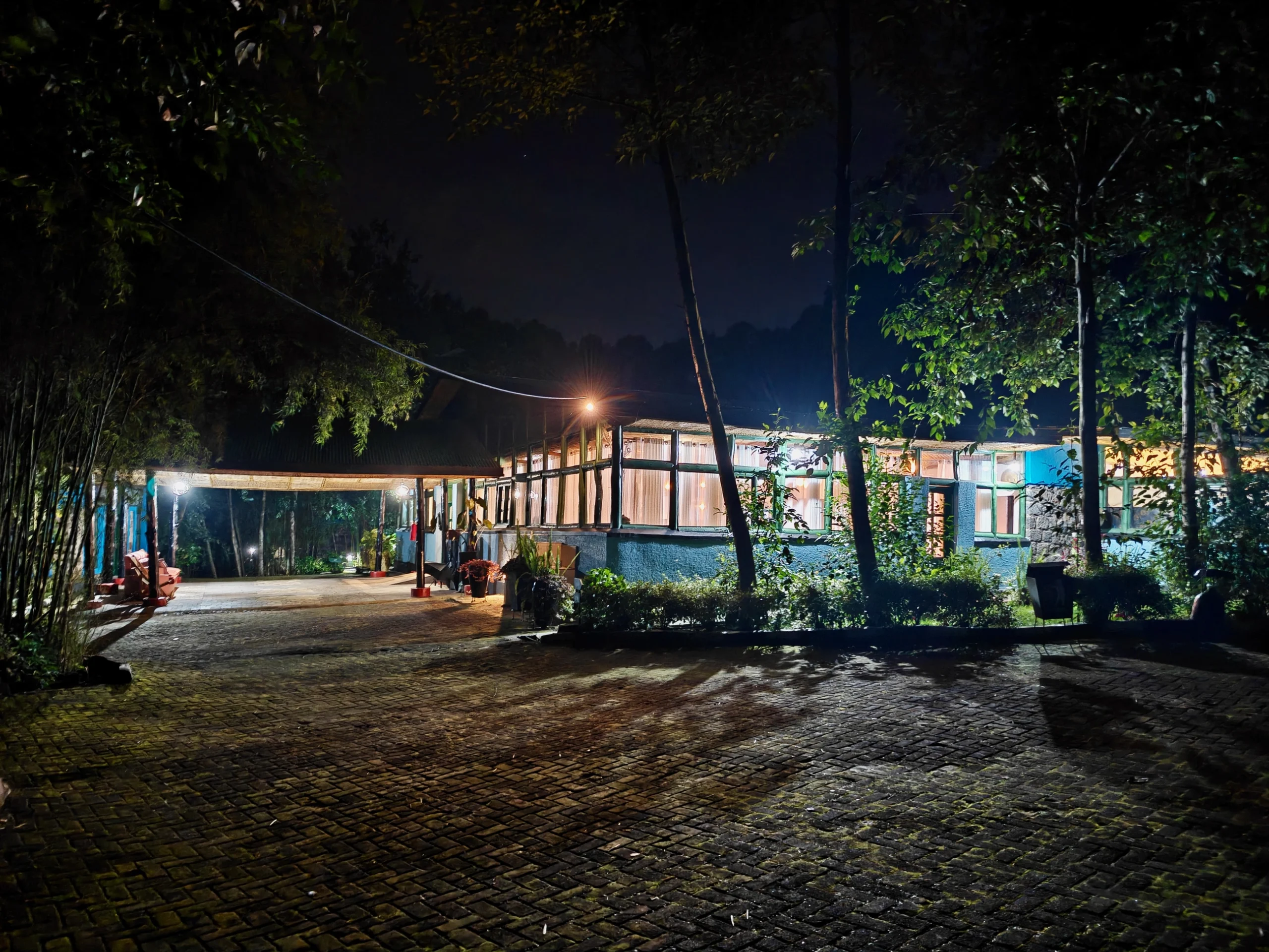 Le Bambou Gorilla Lodge Exterior