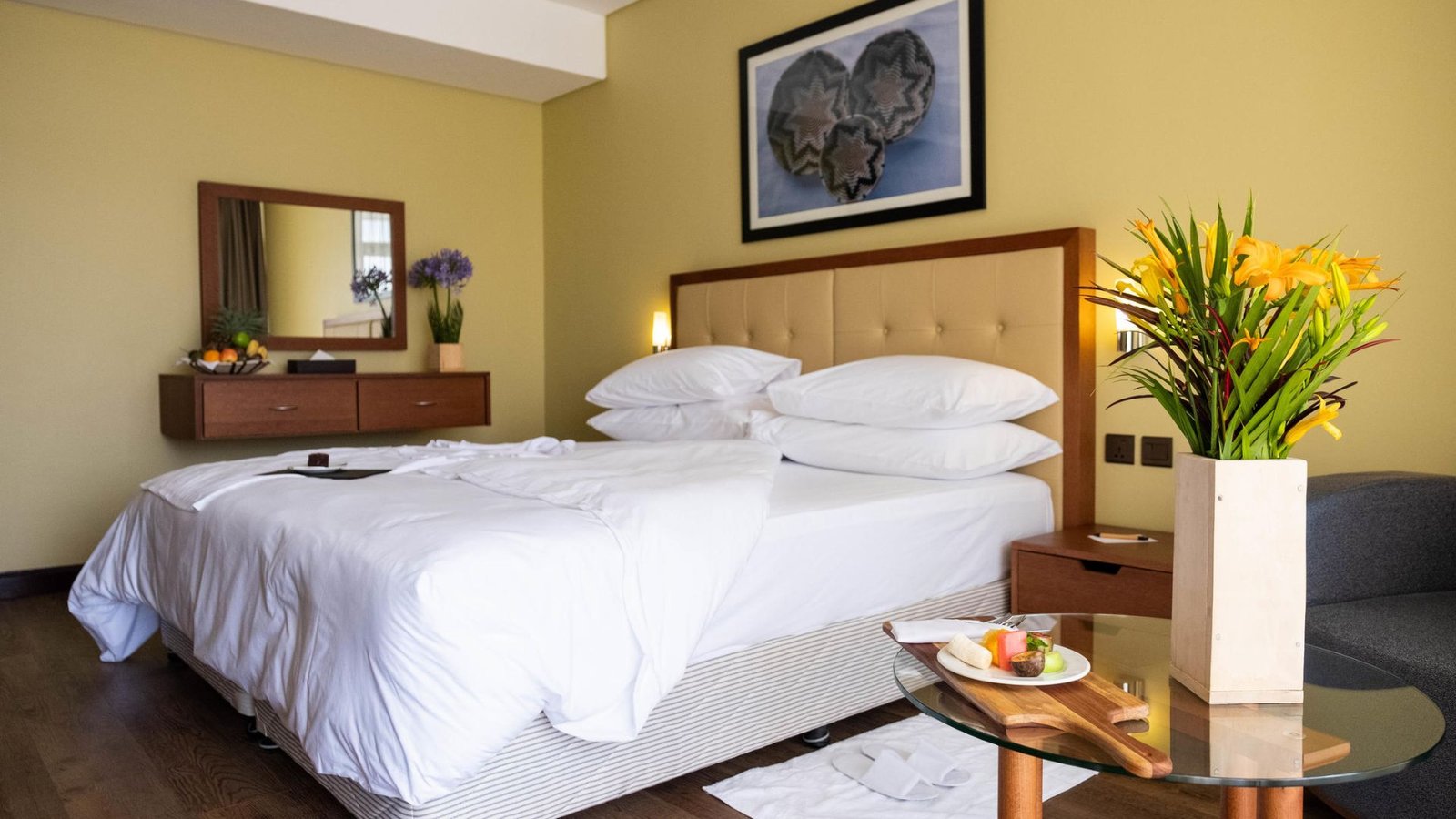 Accommodation at Mantis Kivu Marina Bay has been thoughtfully designed to provide guests with exceptional comfort, privacy, and magnificent views of Lake Kivu. The resort offers a collection of elegant Deluxe Rooms, Executive Rooms, Luxury Suites, Family Suites, and premium lakefront accommodations suitable for honeymoon couples, families, business travelers, photographers, and luxury safari guests.