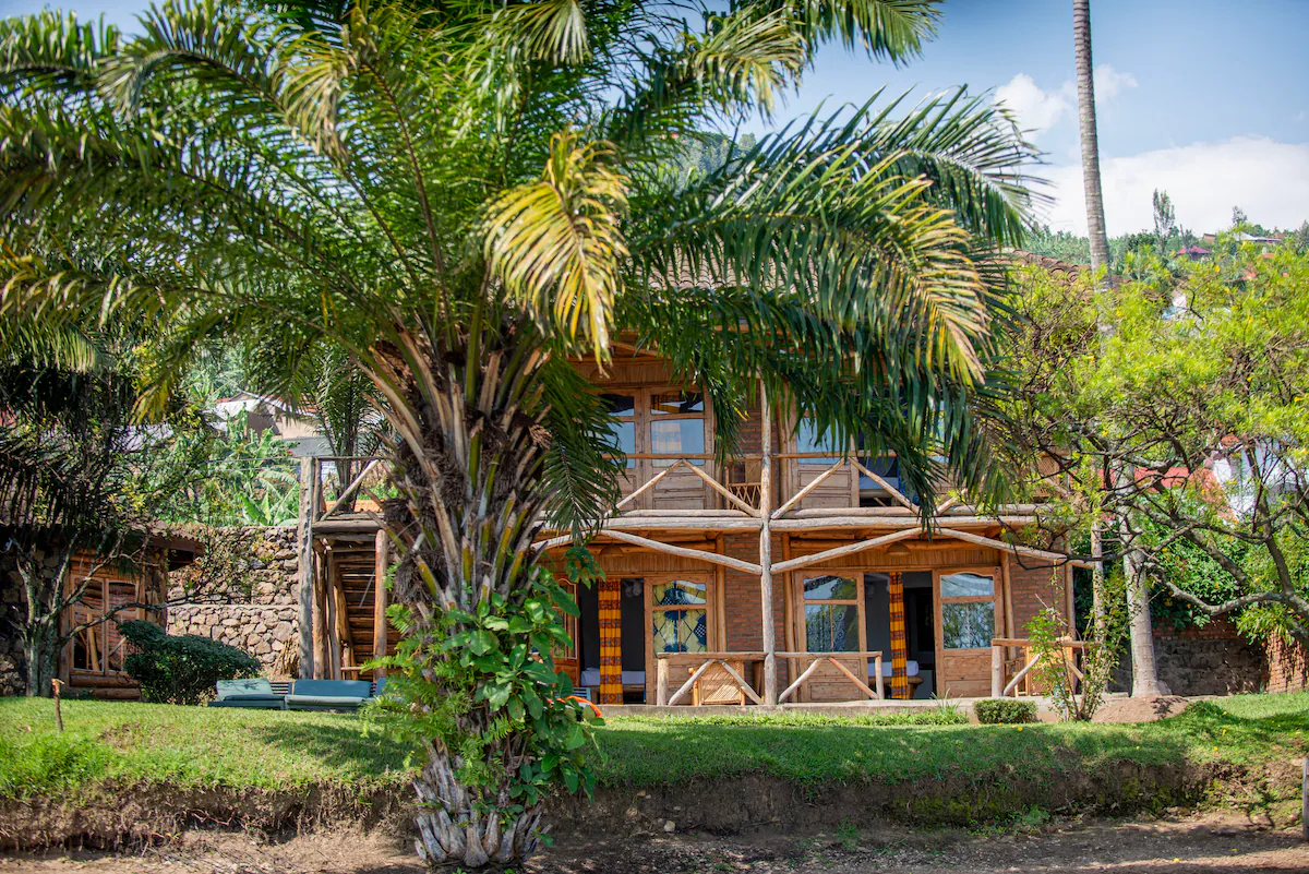 One of the greatest reasons to choose Paradise Malahide Hotel is its spectacular location directly overlooking Lake Kivu. Guests wake up to breathtaking views of one of Africa's Great Lakes, where calm waters, surrounding mountains, and beautiful islands create an unforgettable natural setting.

