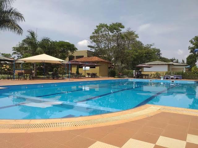 Swimming Pool at Dereva Hotel Akagera